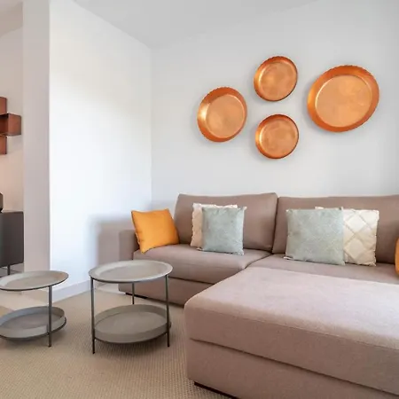 Beautiful In With 2 Bedrooms, Wifi And Swimming Pool Estepona