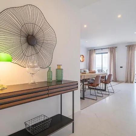 Beautiful In With 2 Bedrooms, Wifi And Swimming Pool Appartamento