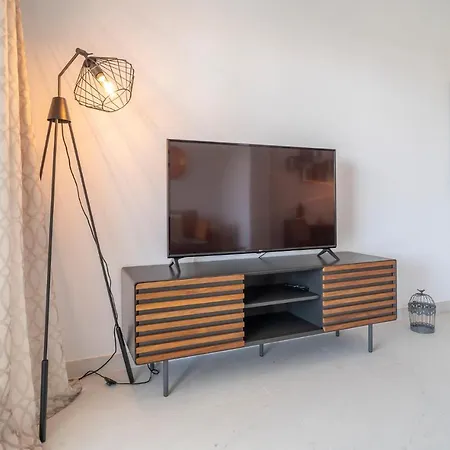 Appartement Beautiful In With 2 Bedrooms, Wifi And Swimming Pool *