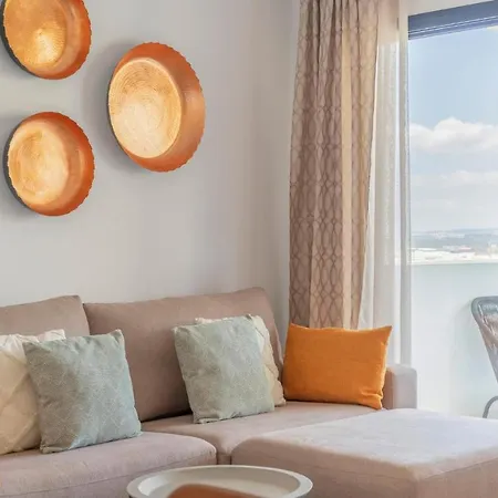 Beautiful In With 2 Bedrooms, Wifi And Swimming Pool Estepona