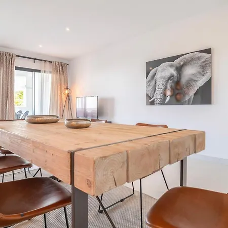 Beautiful In With 2 Bedrooms, Wifi And Swimming Pool Appartement *