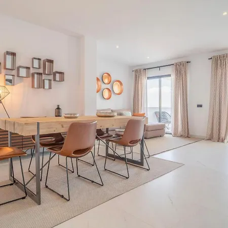 Appartement Beautiful In With 2 Bedrooms, Wifi And Swimming Pool
