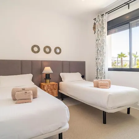 Beautiful In With 2 Bedrooms, Wifi And Swimming Pool Appartamento *