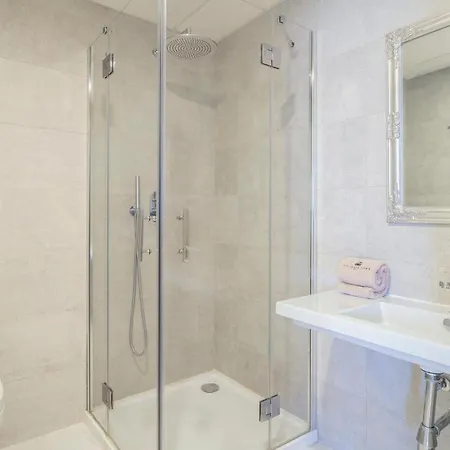 Beautiful In With 2 Bedrooms, Wifi And Swimming Pool * Estepona